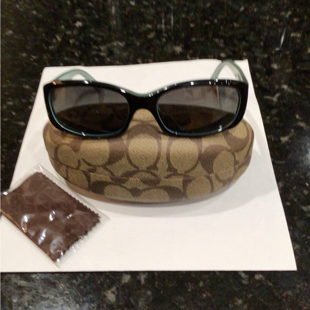 Maui Jim Punchbowl, MJ 219-03, no scratches no scuffs, excellent used condition!